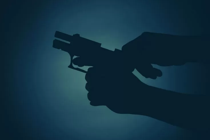 বাড়ির পাশে আড্ডা দিলেন শাওন, তিন মোটরসাইলে এসে হঠাৎ গুলি